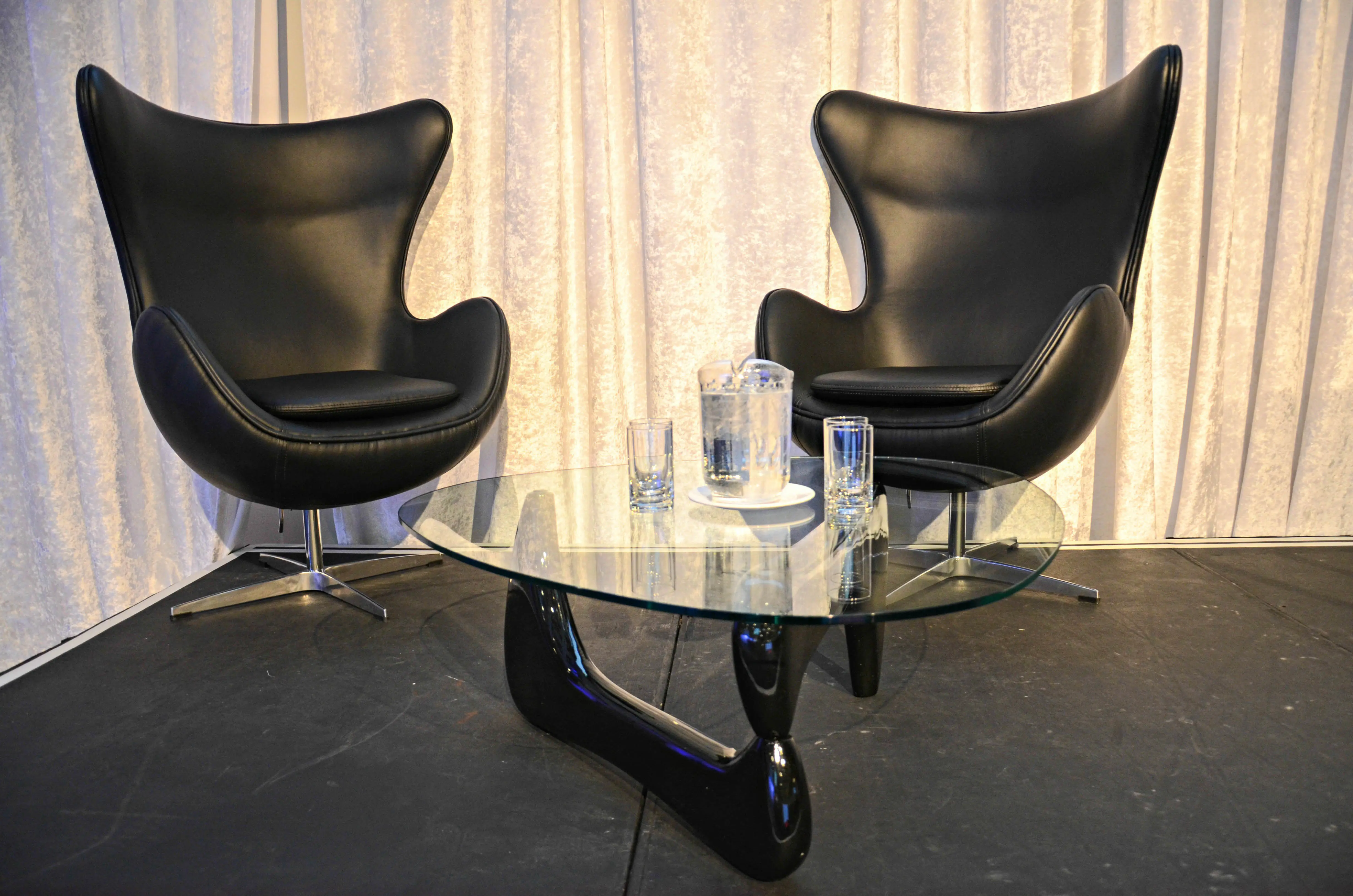 Velvet curtain (WITH STRUCTURES) - 8-12' L x 8-14' H - 15oz IFR - White used in the inspiration Chaise Dominance Noir