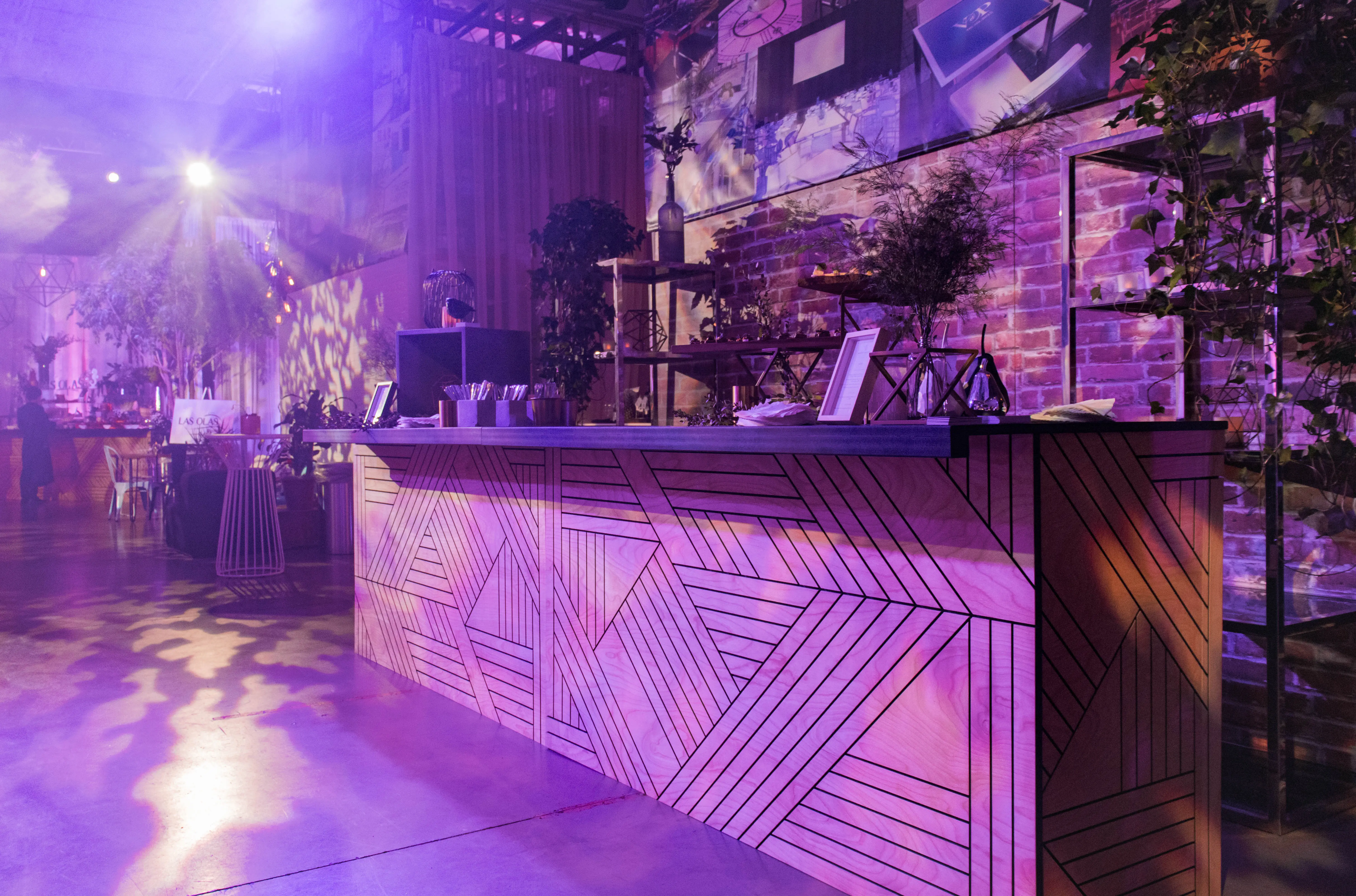 Ibiza Bar 6' - Brun et top noir utilisé dans le cadre de la réalisation Bar Ibiza Seattle