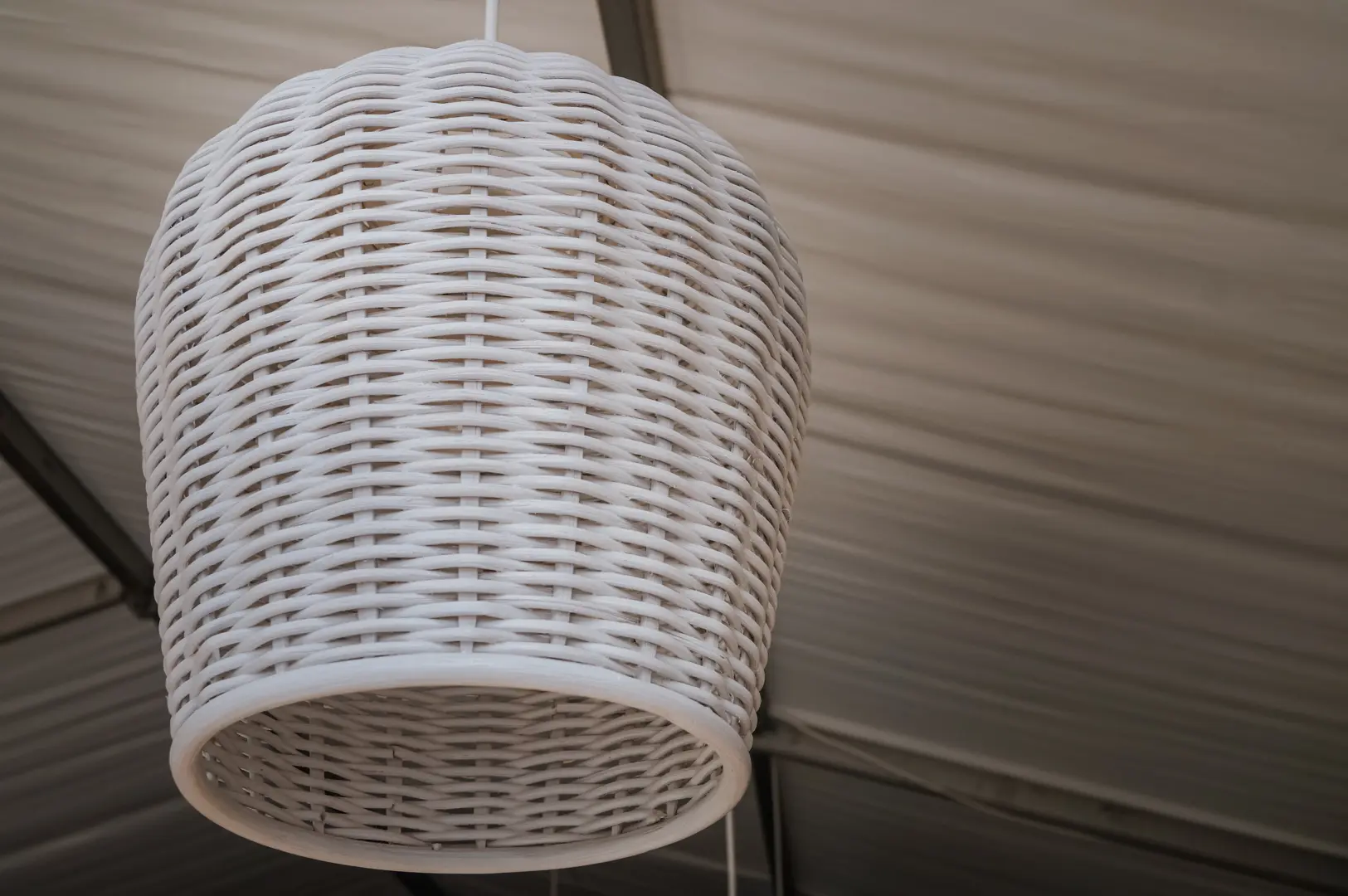Faro luminaire - 11.5'' x 12.5" H - Blanc utilisé dans le cadre de la réalisation Faro