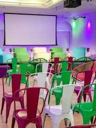 Loft chair - White used in the inspiration Loft Acapulco Fidji Vert Fuschia Turquoise Blanc