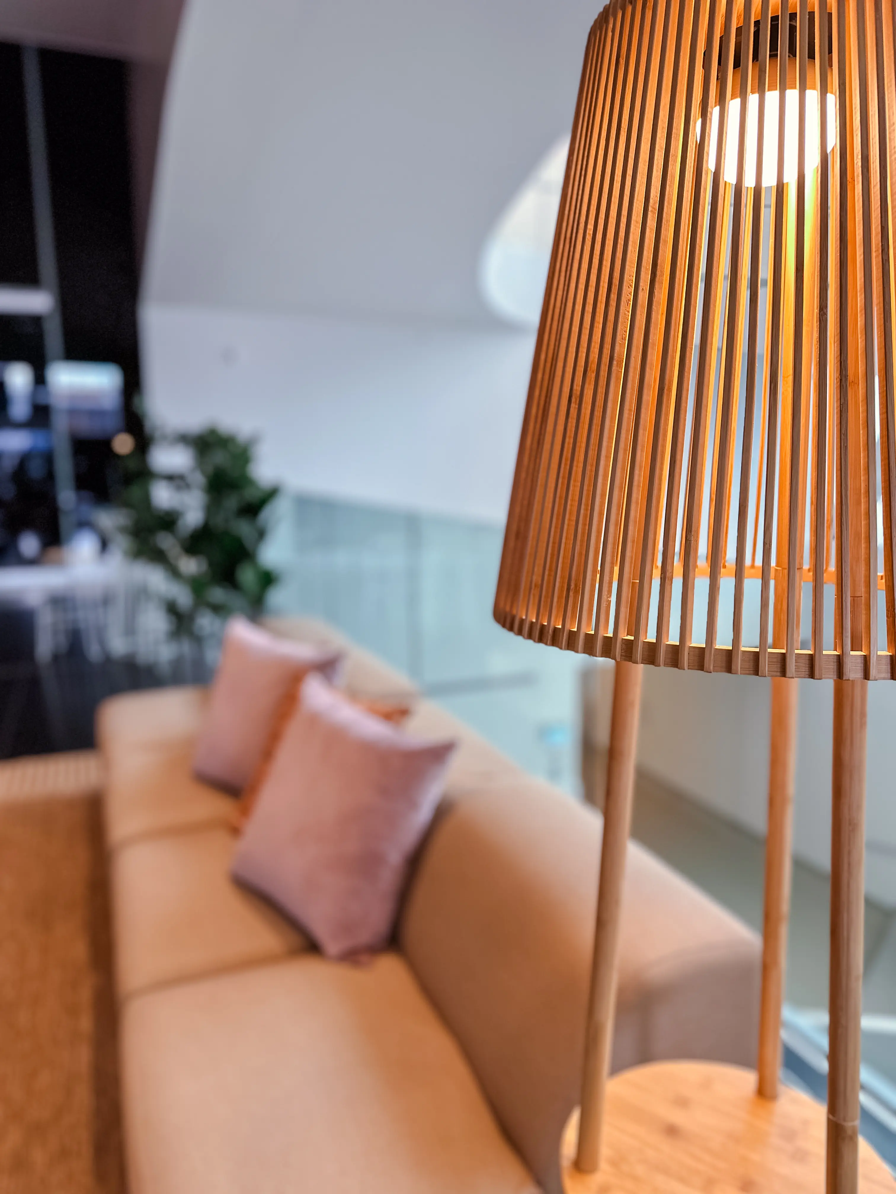 Okinawa - Floor lamp - Amber wood used in the inspiration Mnbaq Okinawa EN