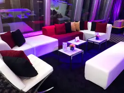 Fidji - Centre - Rouge utilisé dans le cadre de la réalisation Sofa Fidji Blanc Bourgogne Long Banc Fidji Scarpino Blanc