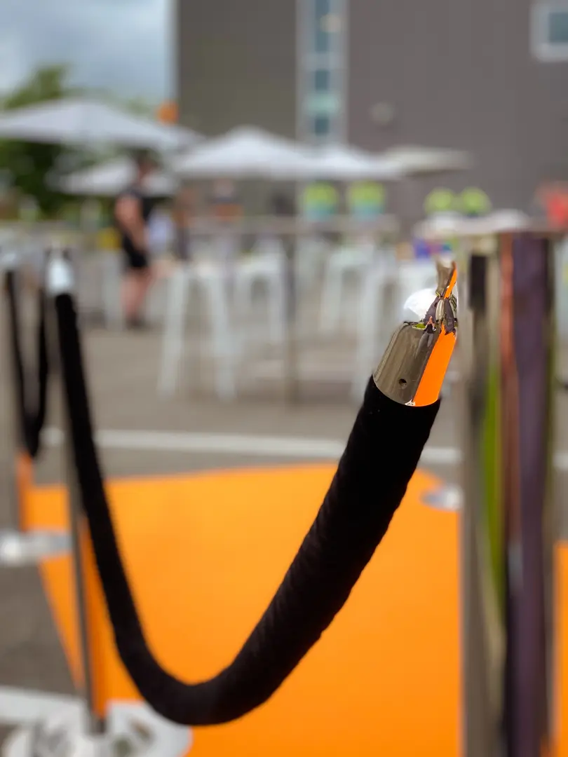 Stanchion pole VIP (Flat head) used in the inspiration Cordon Foule Noir Poteau Chrome