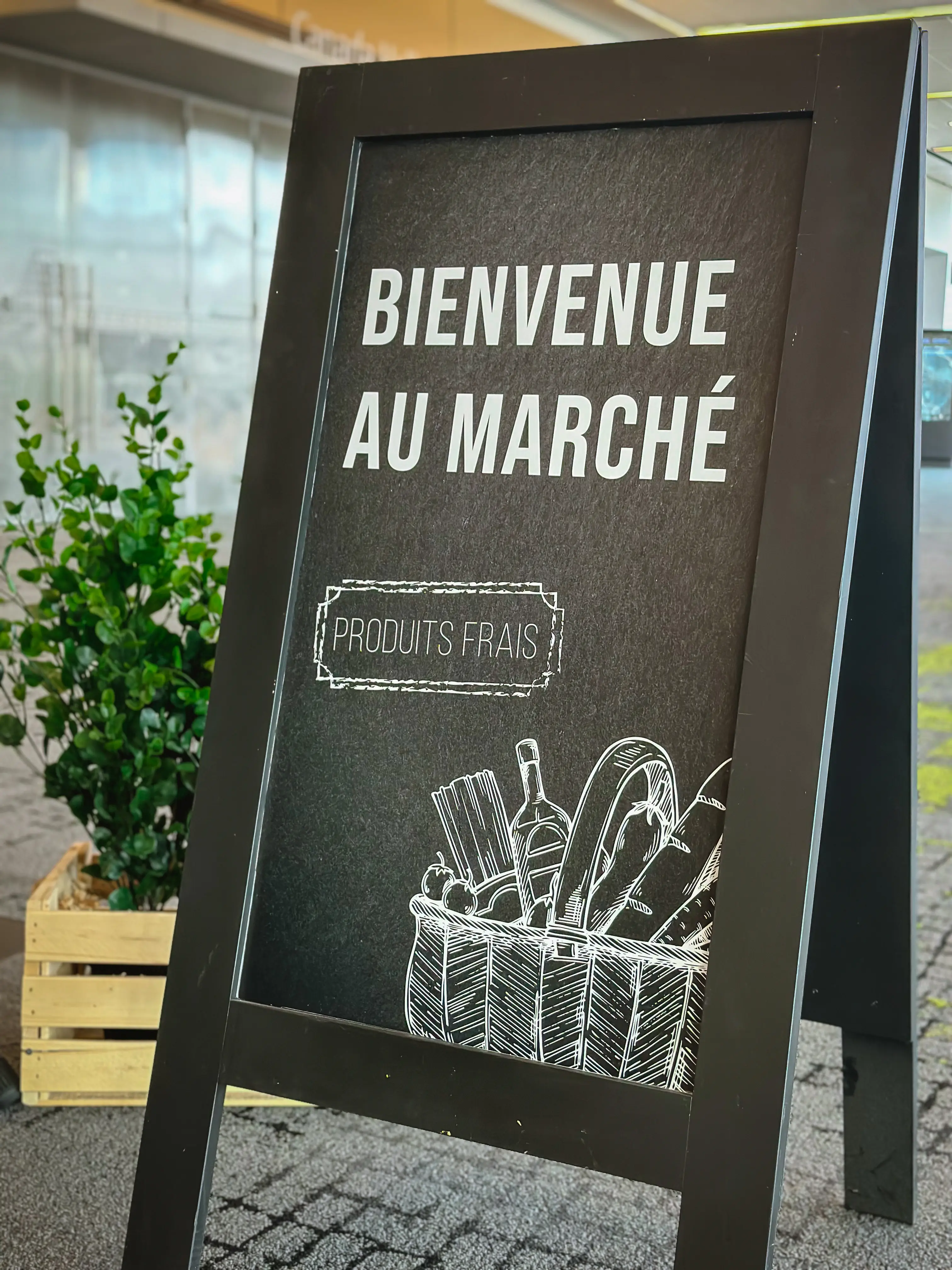 Panneau Sandwich - Noir utilisé dans le cadre de la réalisation Shaw Center Img 2325 FR