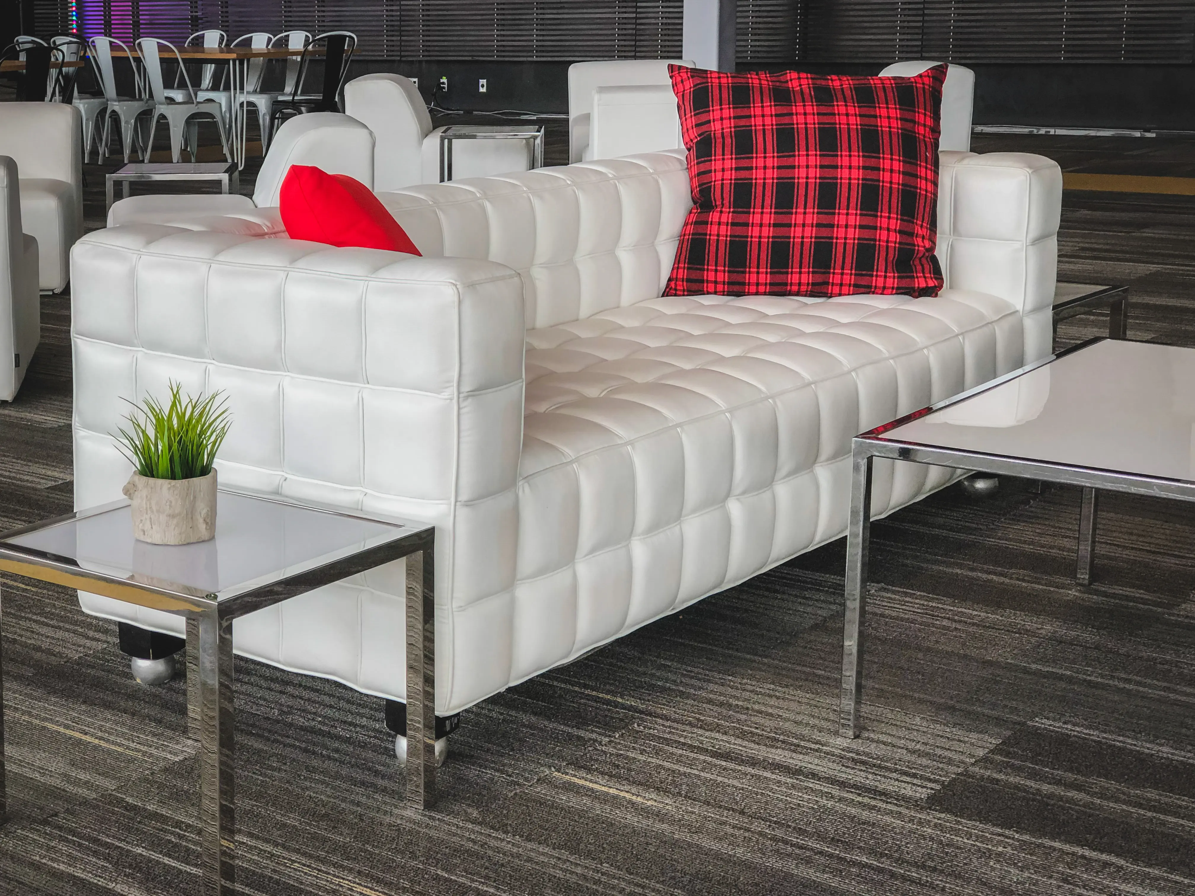 Piccolo table d'appoint - Fermé - Blanc utilisé dans le cadre de la réalisation Sofa Madmen Appoint Piccolo