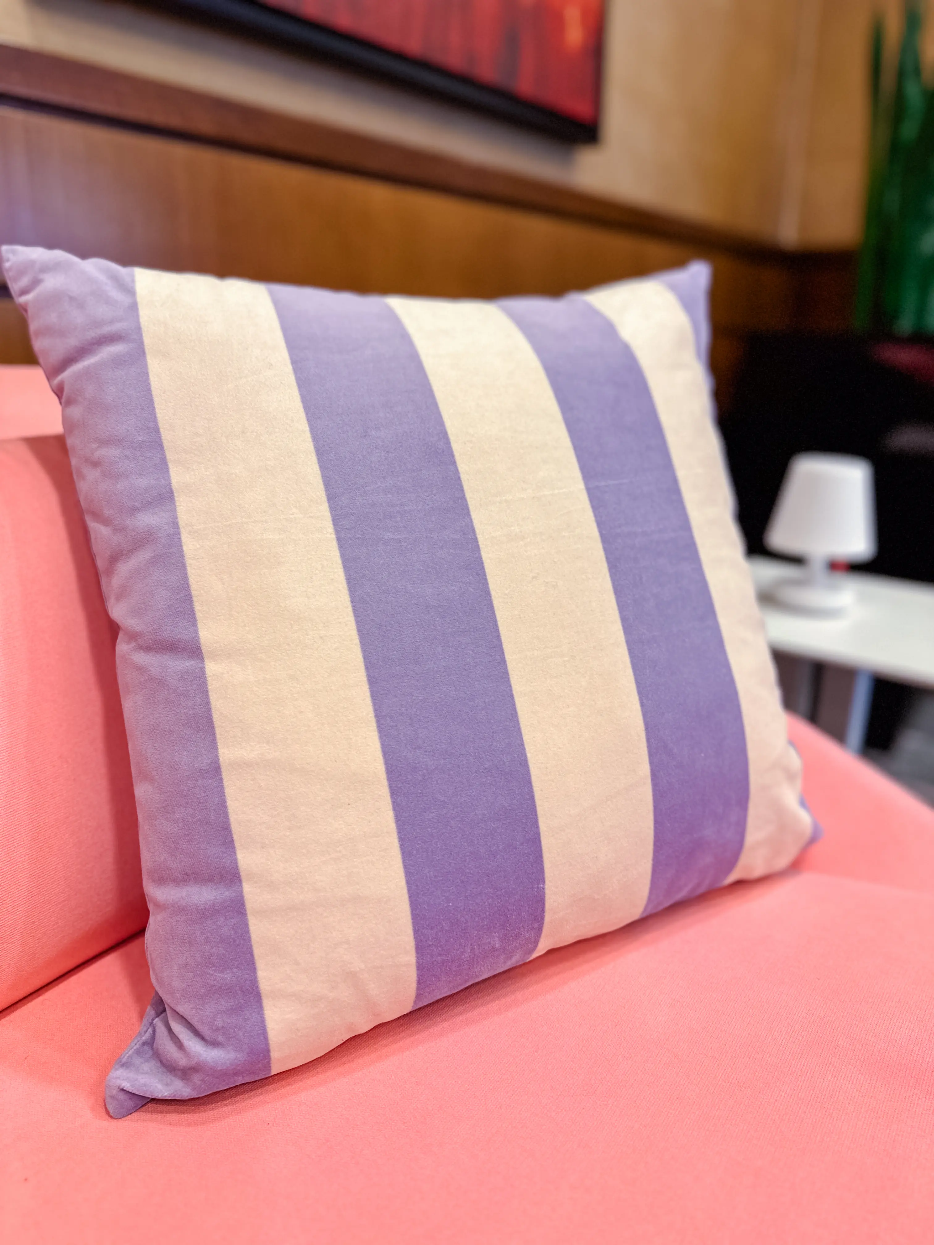 Lined cushion - Purple used in the inspiration Westin Coussin Rayé EN