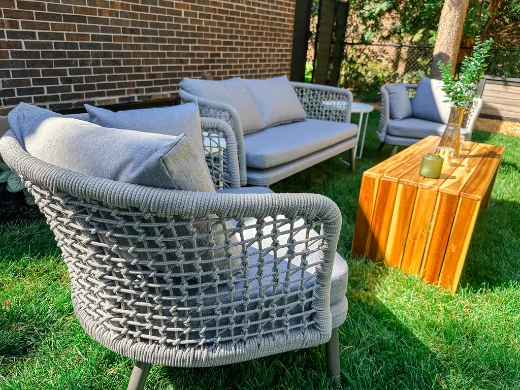 Maison Pe   1 An Laurie Antiguajpg EN