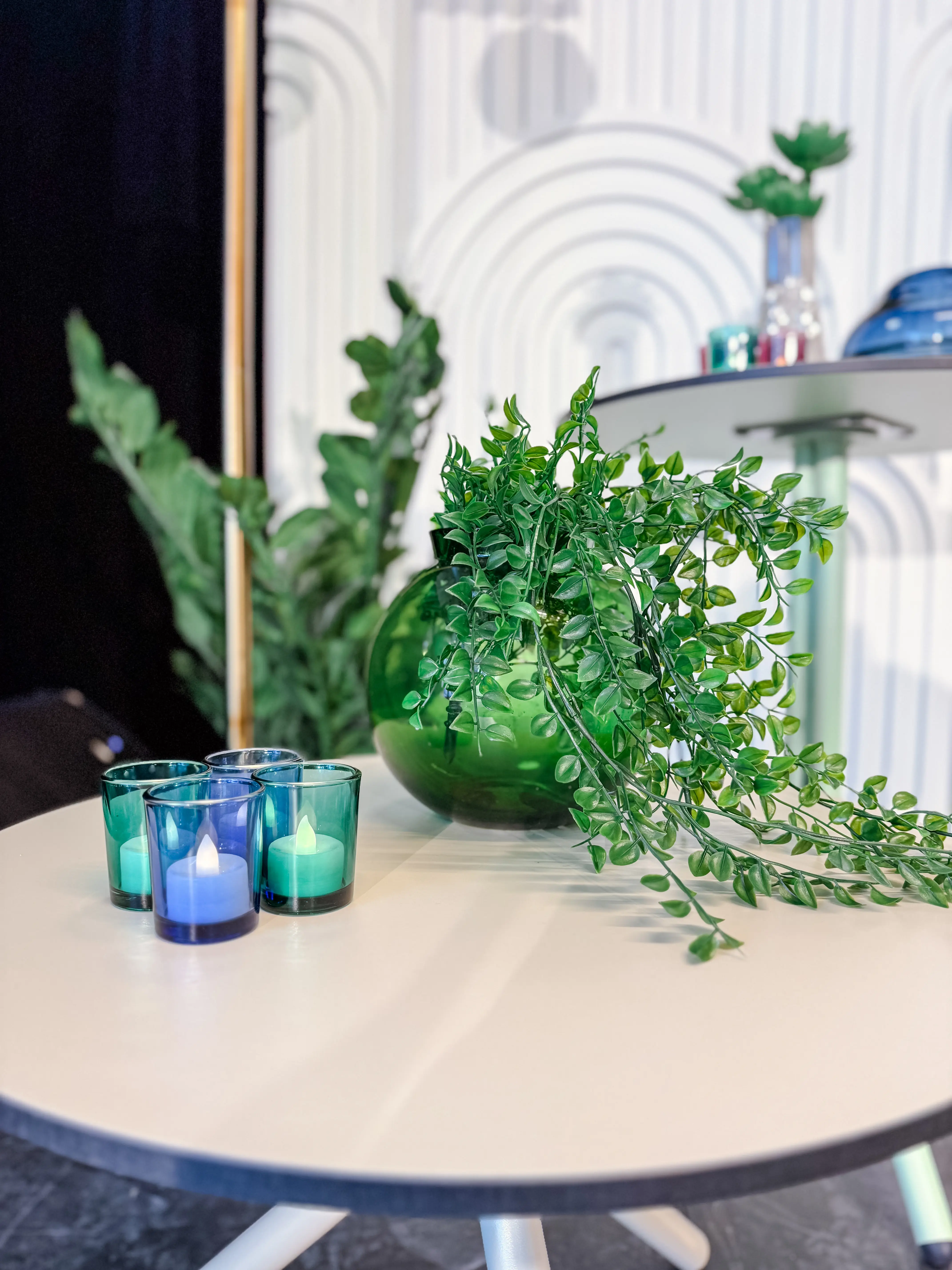 Zebrina plant stem - 35" H - Green used in the inspiration Grand Quai   Expérience 2025 Jupiter EN