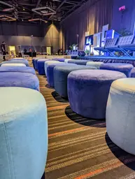 Paloma pouf - Petit - Menthe douce utilisé dans le cadre de la réalisation Palais Congès Paloma Malibu Bleu 3 FR