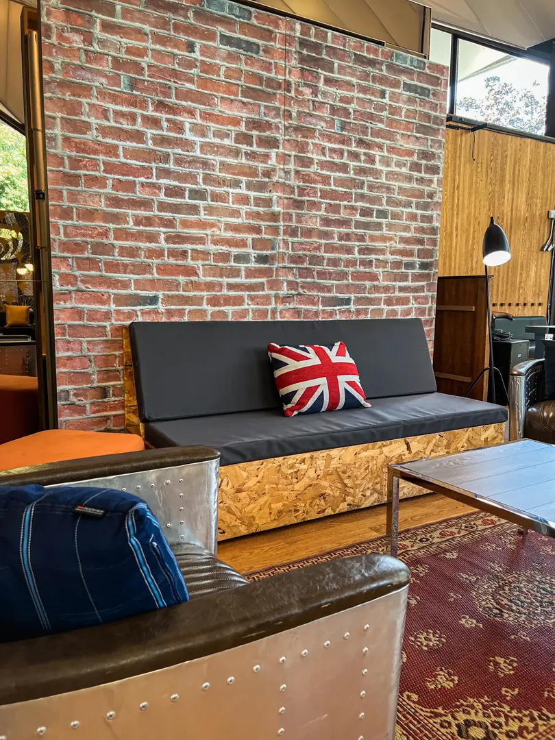 Coussin Grande-Bretagne utilisé dans le cadre de la réalisation No Reply Mezzo Cohiba