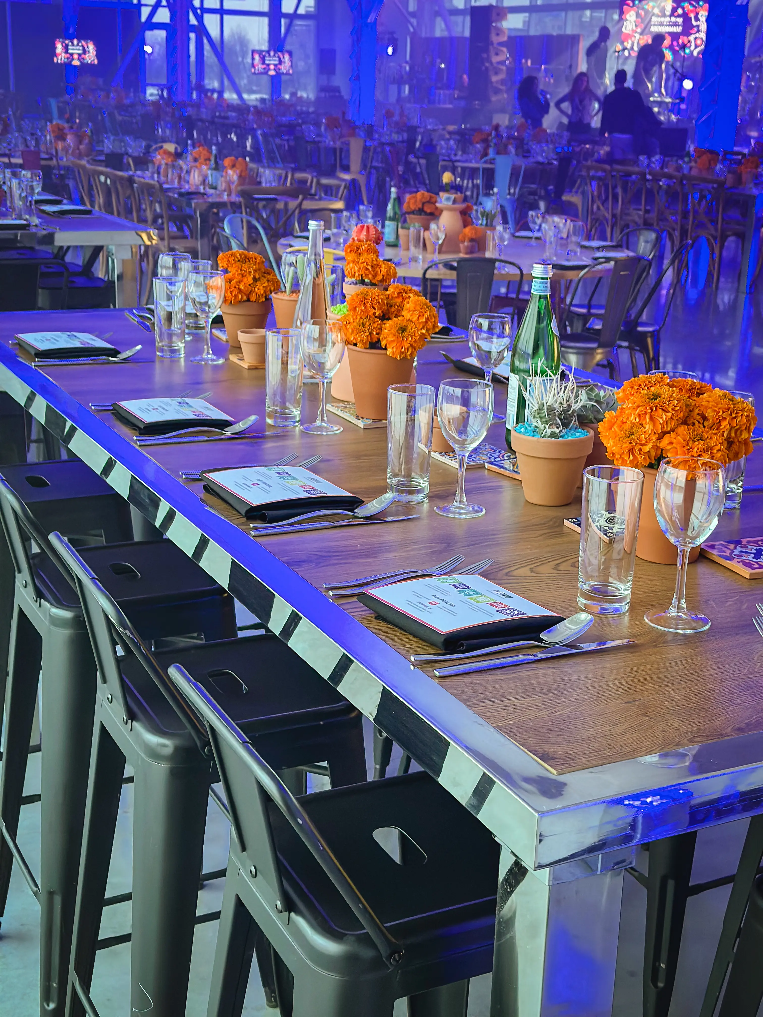 Florence dinner table - 8' L x 42" W x 40'' H - Brown wood used in the inspiration Grand Quai Img 0317 EN