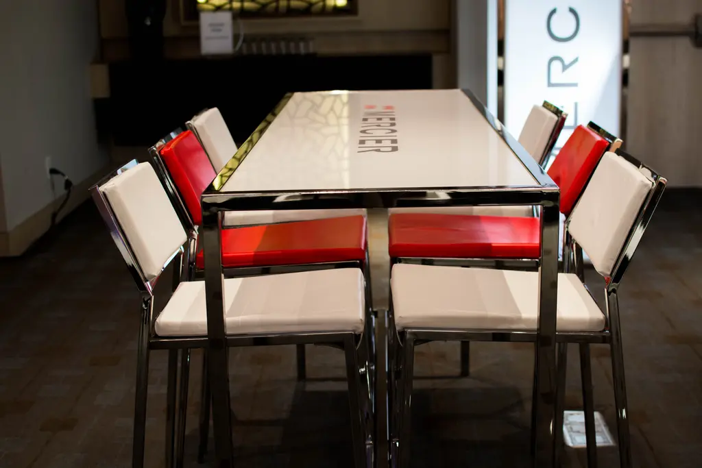 Dx Table Tonic Commune Tabouret Broadway Rouge Blanc