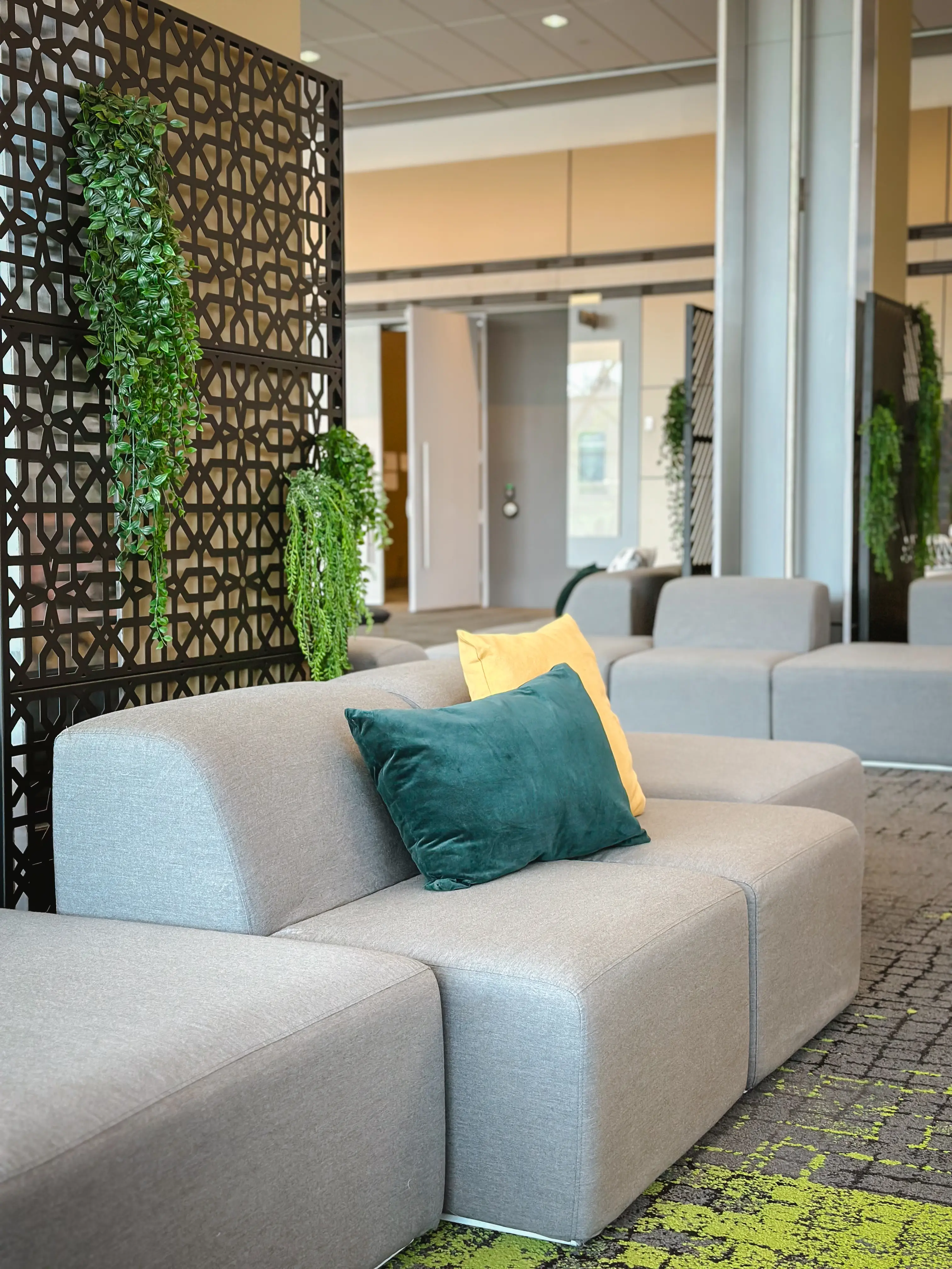 Privacy screen Parilla - 45" W x 76" H - Black used in the inspiration Shaw Center Img 2337 EN