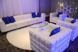 Shag tapis - 10' D - Blanc utilisé dans le cadre de la réalisation Lounge Madmen Blanc Corpo