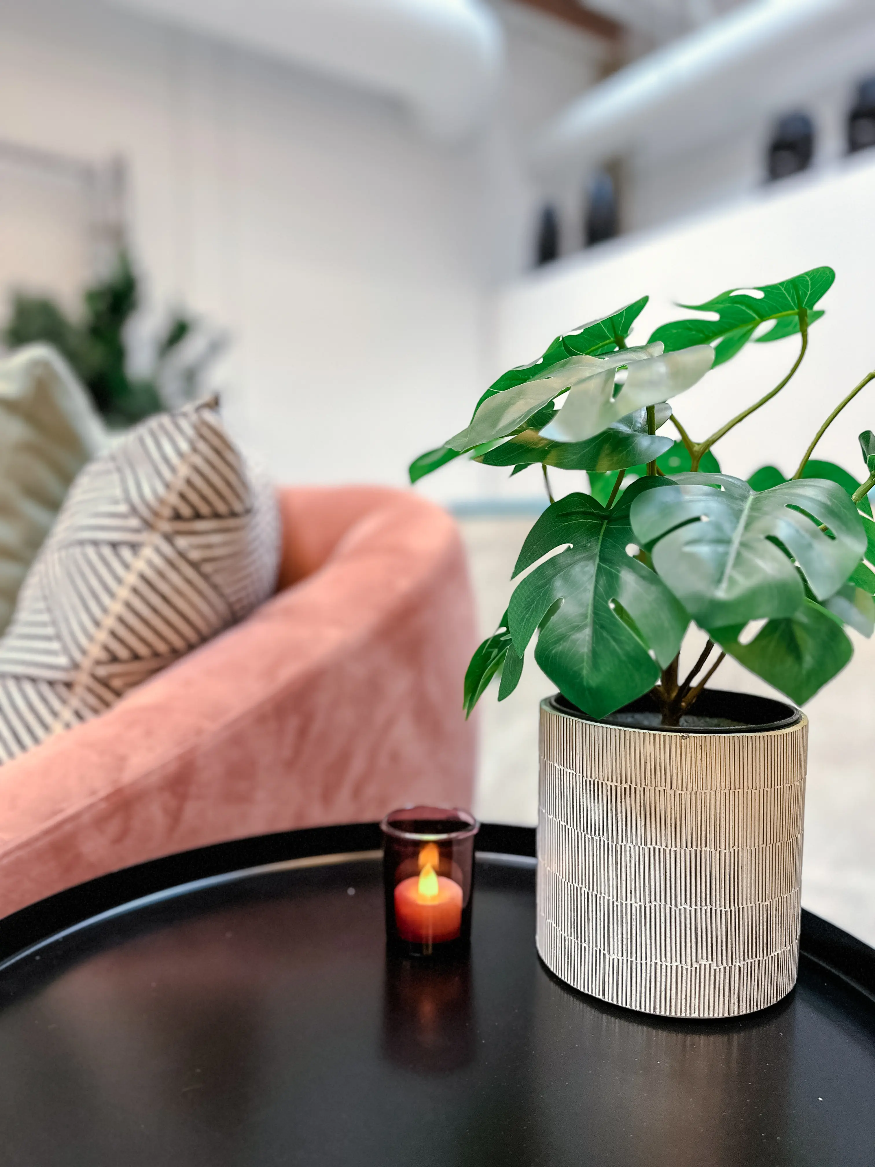 Barcelone - Cover pot - 5" Dia x 5" H - White used in the inspiration Bungalow Barcelone Monsterra EN