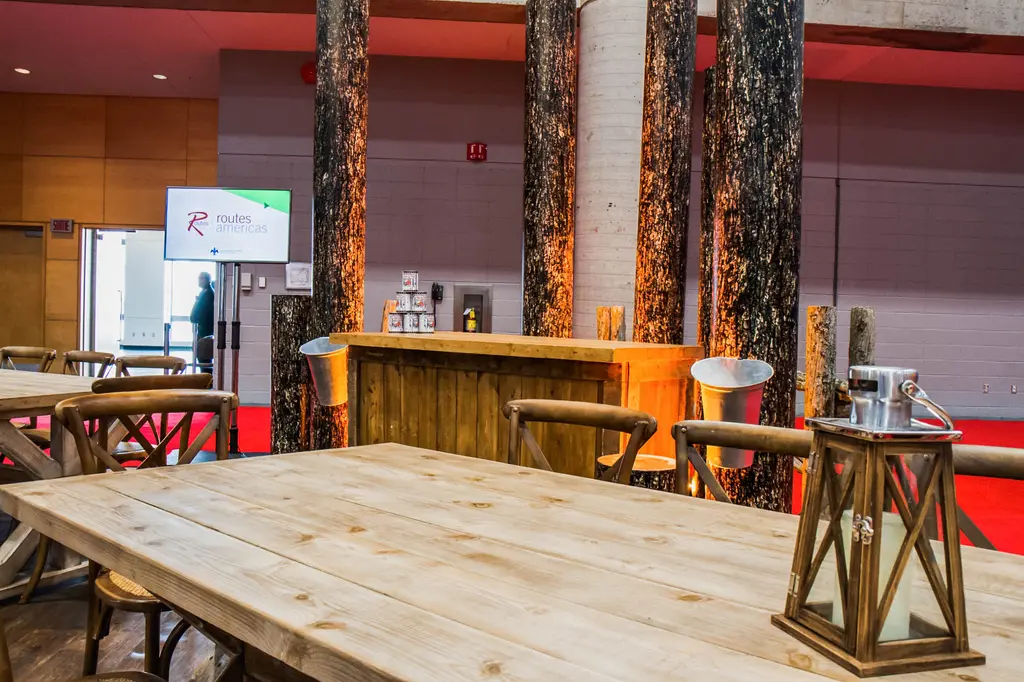 Table Bordeaux Lanterne Bois