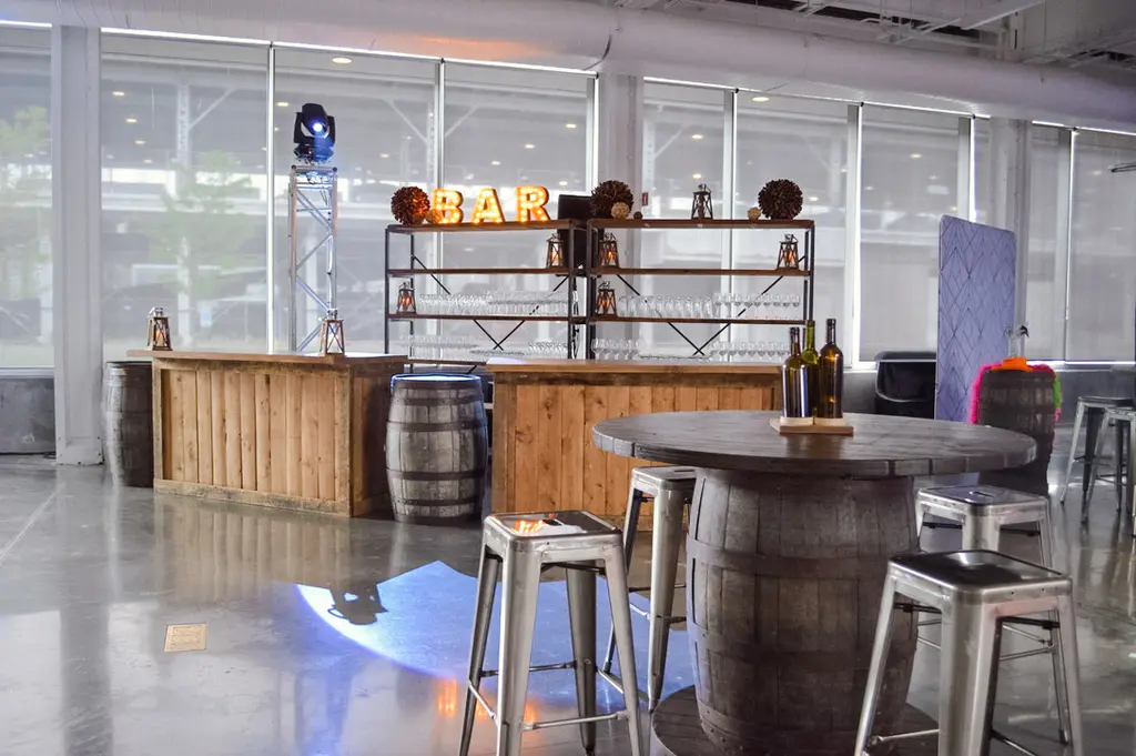 Bar Caribou Tonneau Bourbon Etagere Brooklyn Enseigne