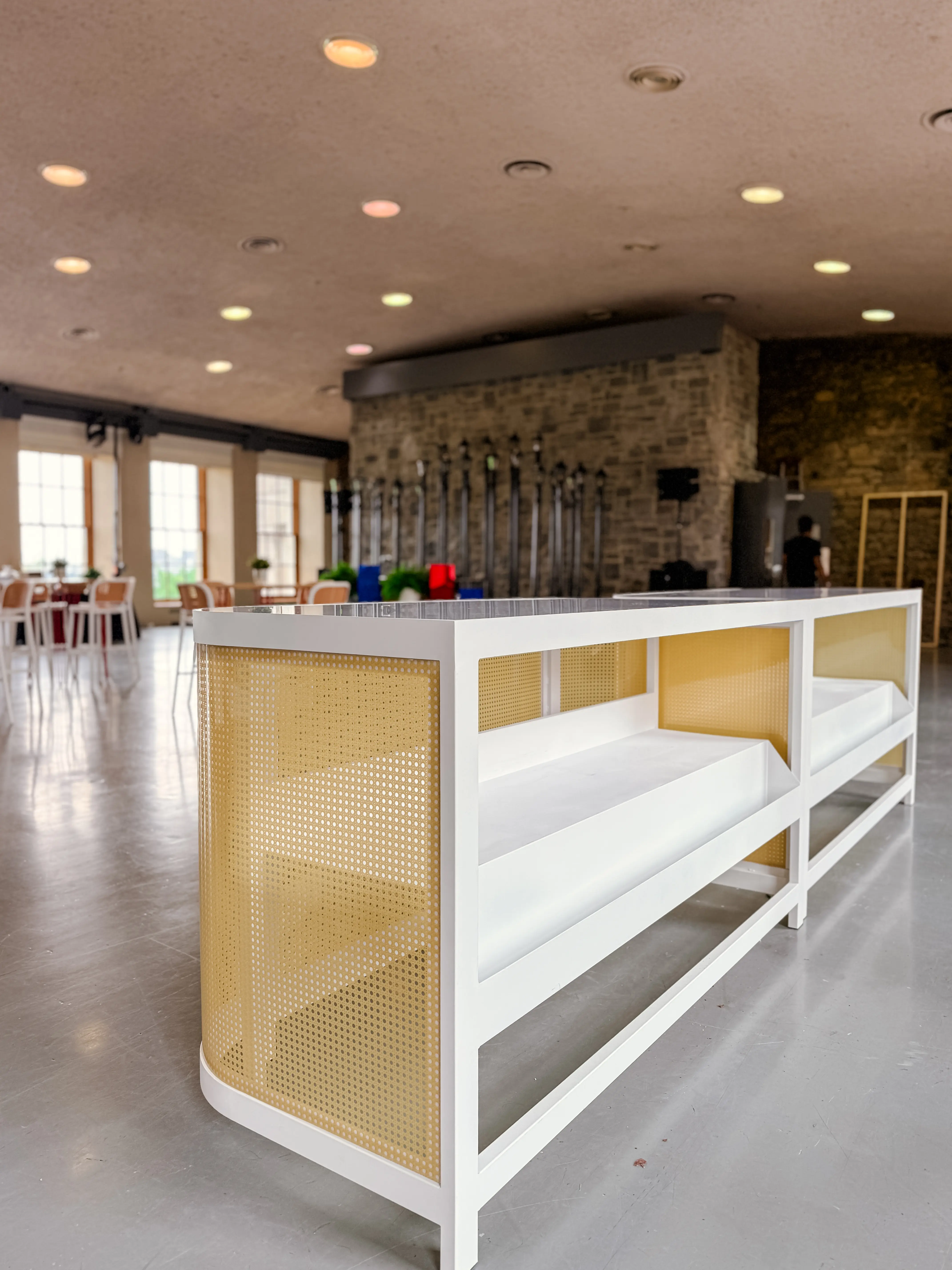 Marseille - Bar 6' - White & Black used in the inspiration Marché Bonsecours   Tout France   Saq Marseille Back EN