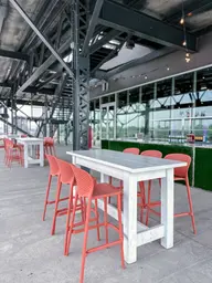 Hampton communal table - White used in the inspiration Centre Des Sciences Belvédère Table Commune Hampton Bowie Rose EN