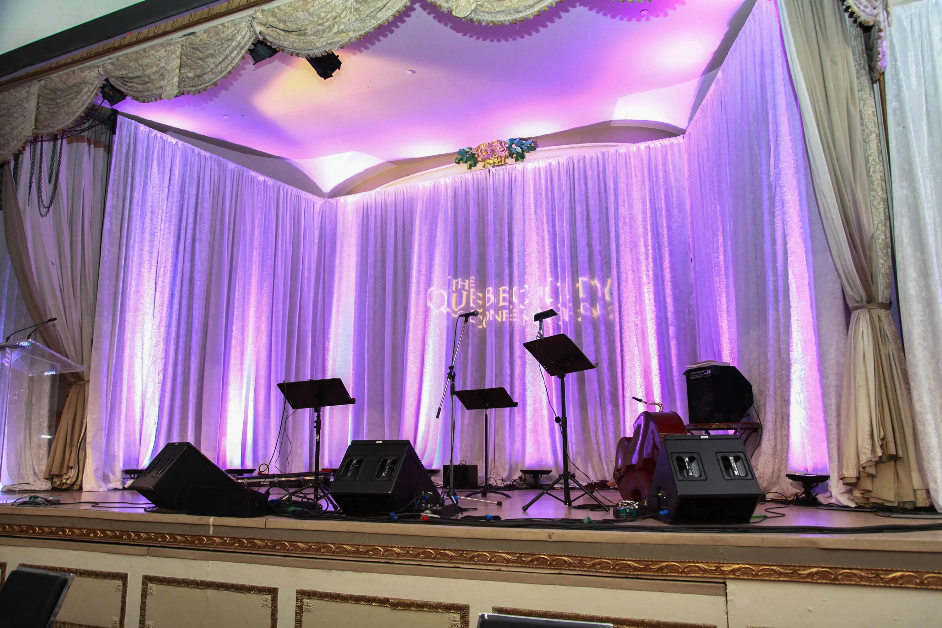 Velvet curtain (WITH STRUCTURES) - 8-12' L x 8-14' H - 15oz IFR - White used in the inspiration Rideau Velours Scene