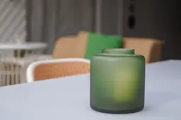 Jupiter vase - 3.5'' D x 4'' H - Vert utilisé dans le cadre de la réalisation Votive 004 FR
