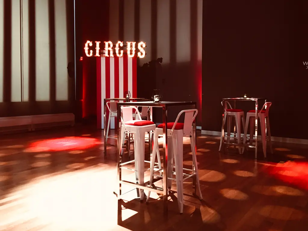 Mur Cirque Enseigne Circus Tabouret Loft Coussin Tonic