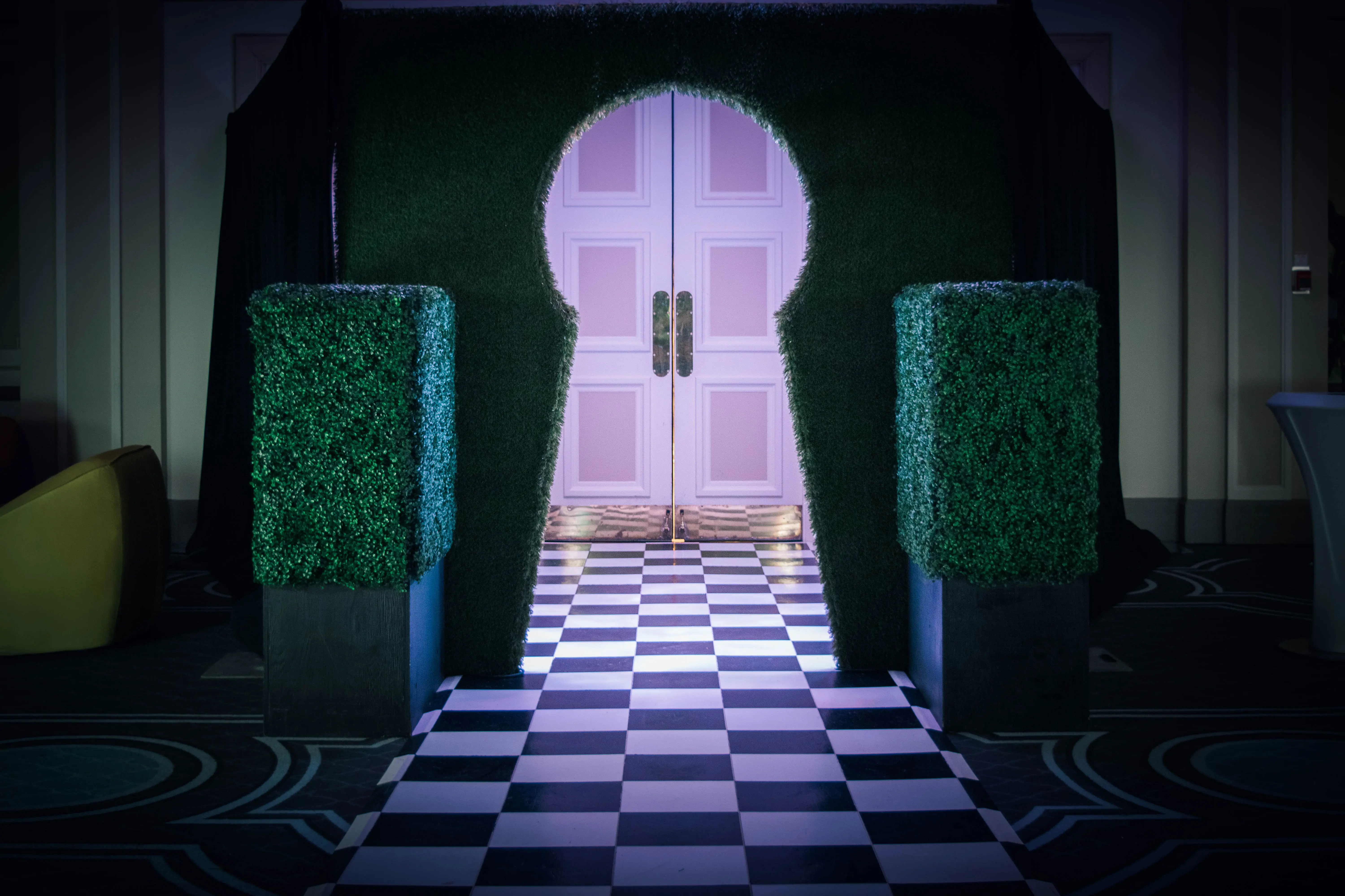 Boxwood - Square - Boxwood & Black used in the inspiration Custom Arche Serrure Gazon Damier