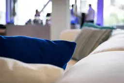 Alexandria coussin - moyen - Bleu outremer utilisé dans le cadre de la réalisation Pub Copie