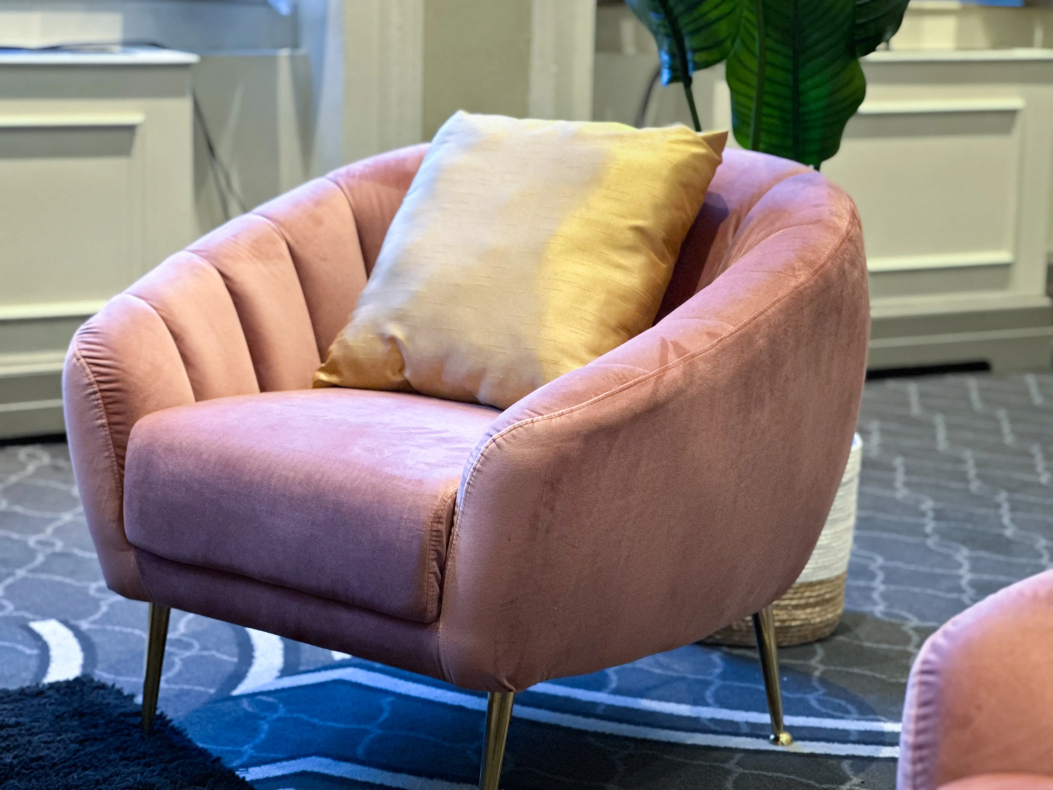 Adaline - Fauteuil - Rose vintage utilisé dans le cadre de la réalisation Chateau Frontenac Adaline Rose Coussin Or FR