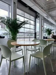 Oslo - Round Bistro table - 36'' Dia x 30'' H - White & Natural wood used in the inspiration Grand Quai   Terminal 1   Chaise Andy Sauge   Oslo Blanc EN