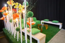 Scandinave bench - Long - White & Light brown used in the inspiration Boxwood Futuriste