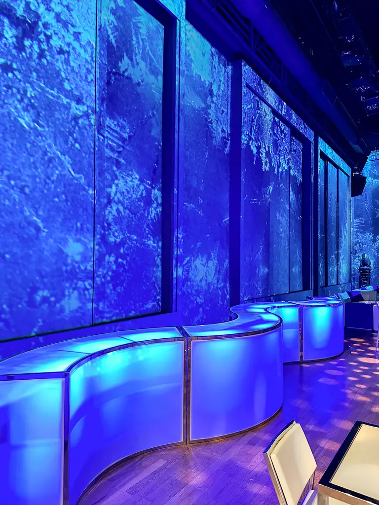 Cirque Eloize Bar Rond Éclairage FR