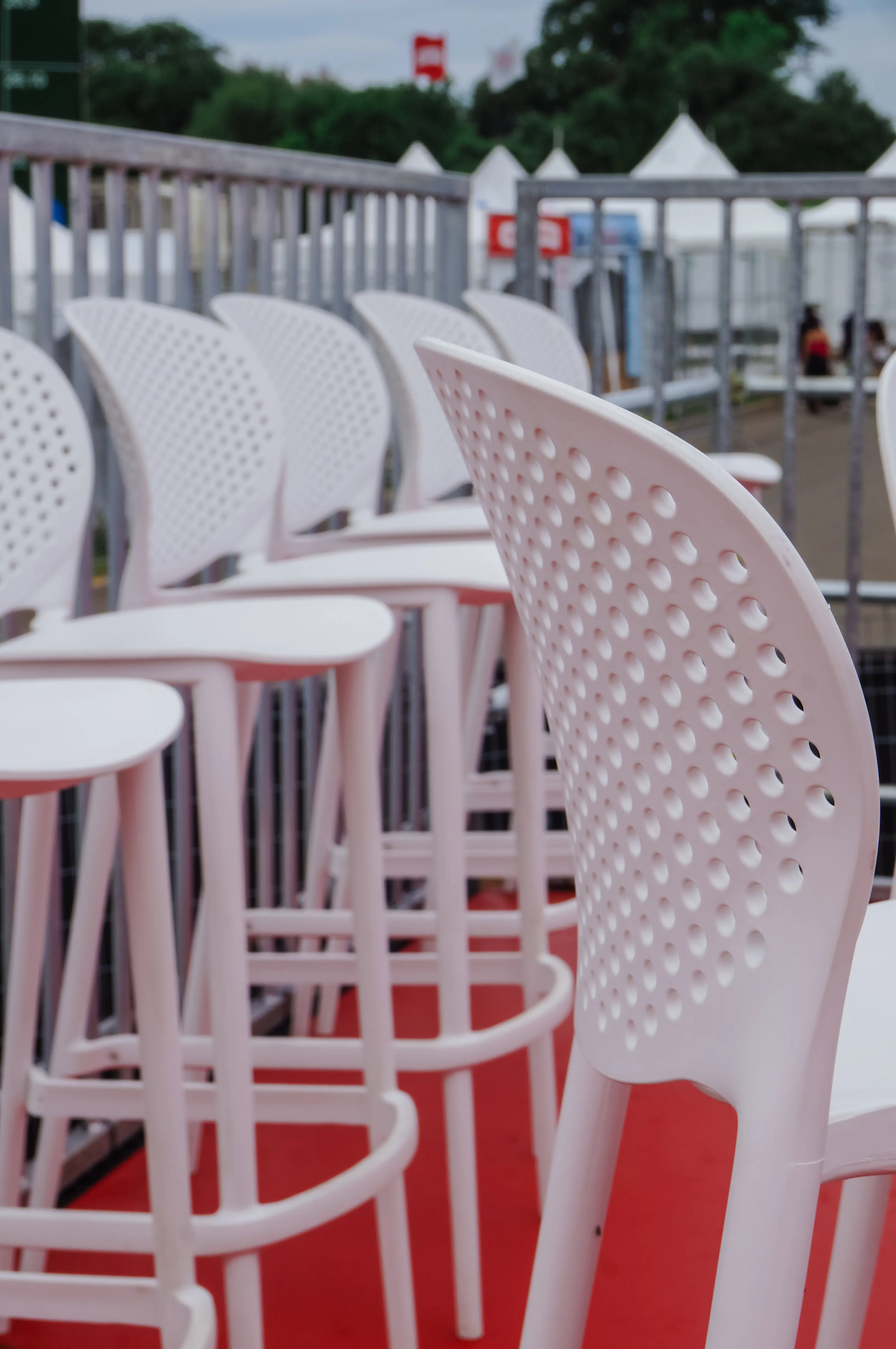 Bowie tabouret - Blanc utilisé dans le cadre de la réalisation Feq 2024   Jardin 015 FR