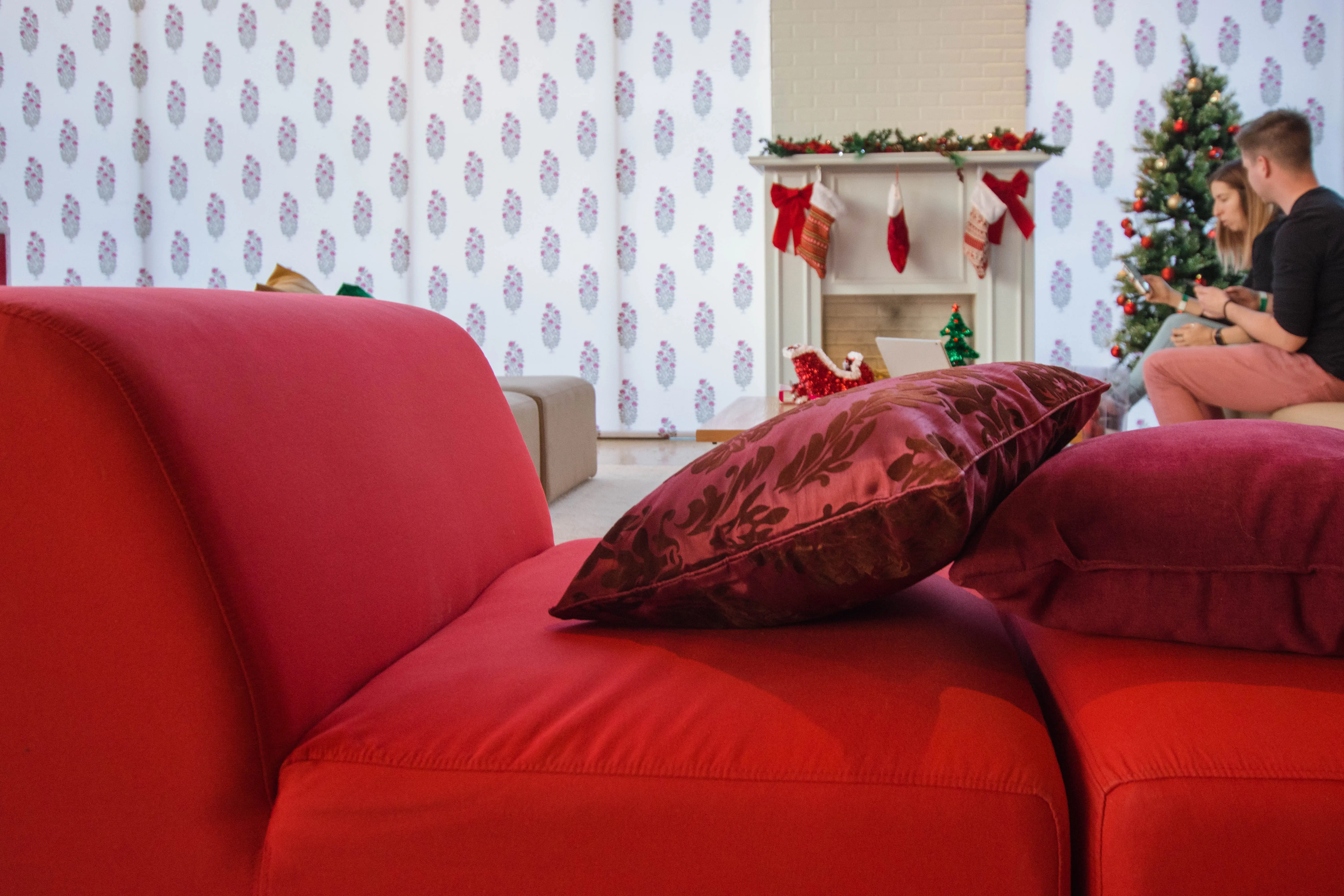 Fidji - Centre - Rouge utilisé dans le cadre de la réalisation Custom Foyer Noel Lounge Fidji Rouge