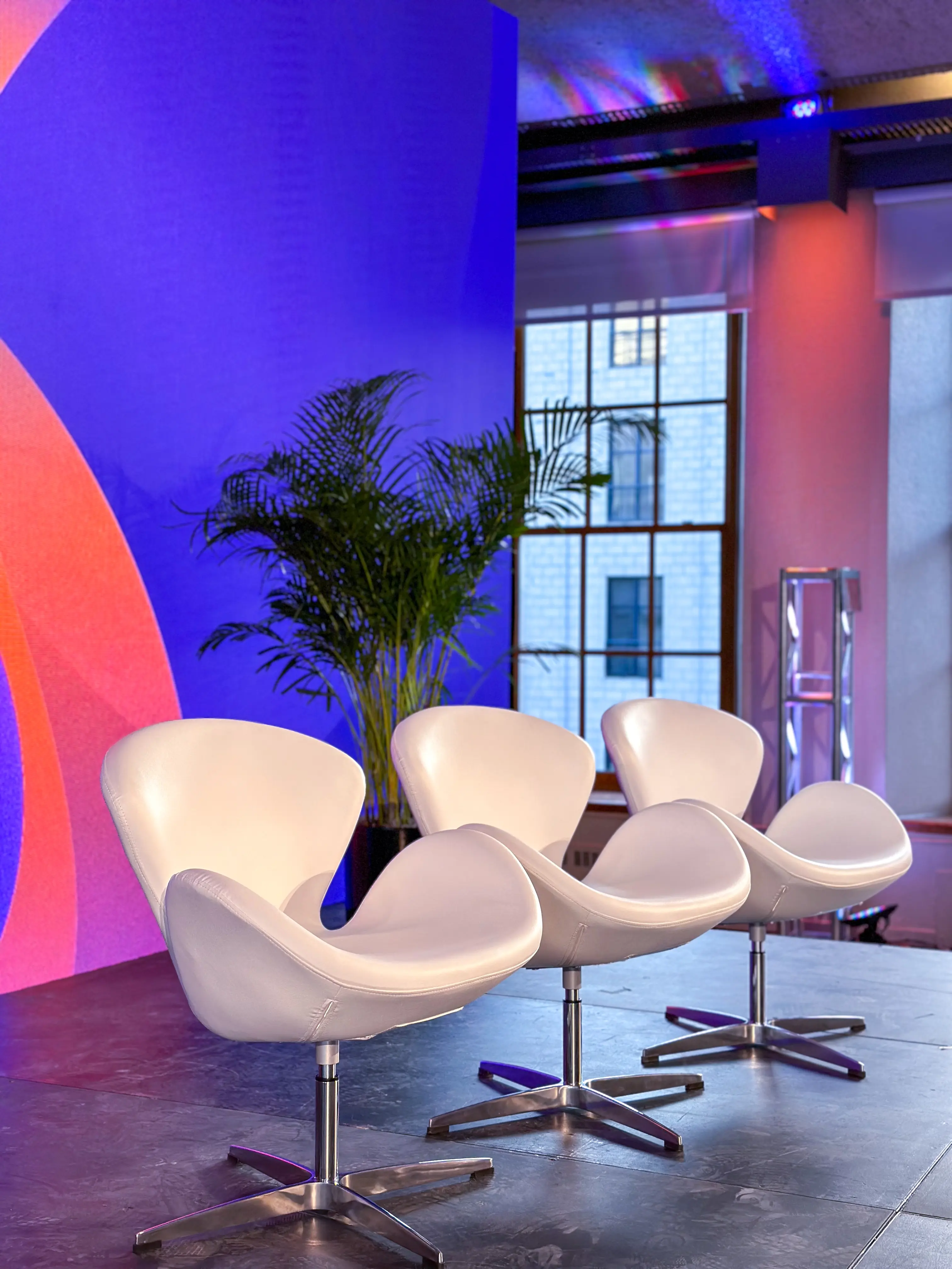 Juliette armchair - White used in the inspiration Marché Bonsecours Img 1613 EN