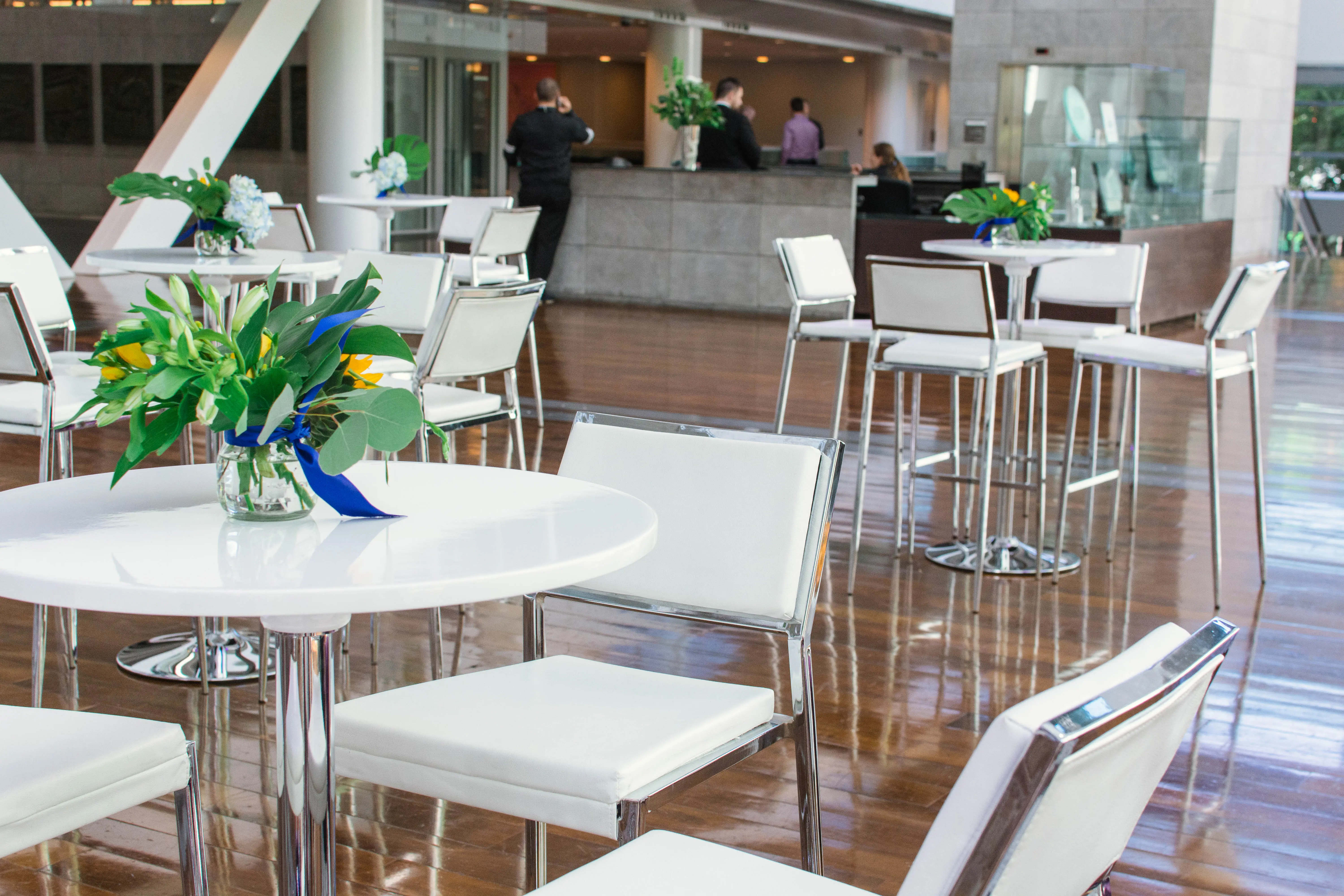 Broadway tabouret - Blanc utilisé dans le cadre de la réalisation Cocktail Cosmo Broadway Blanc