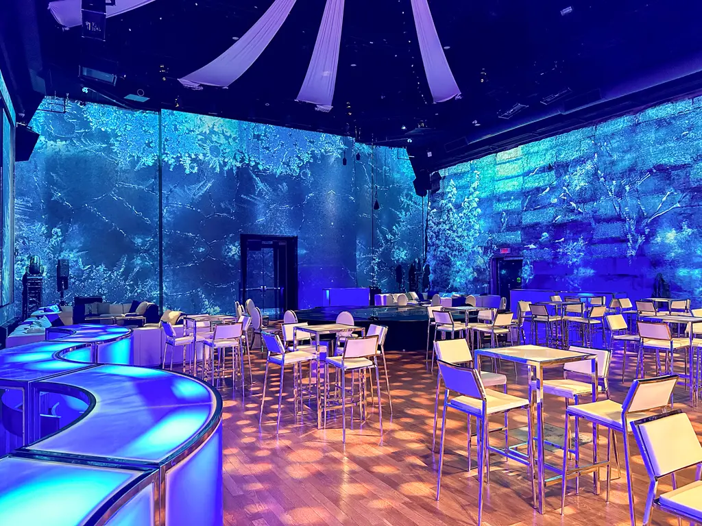 Cirque Eloize Broadway Tonic Bar Rond Blanc EN