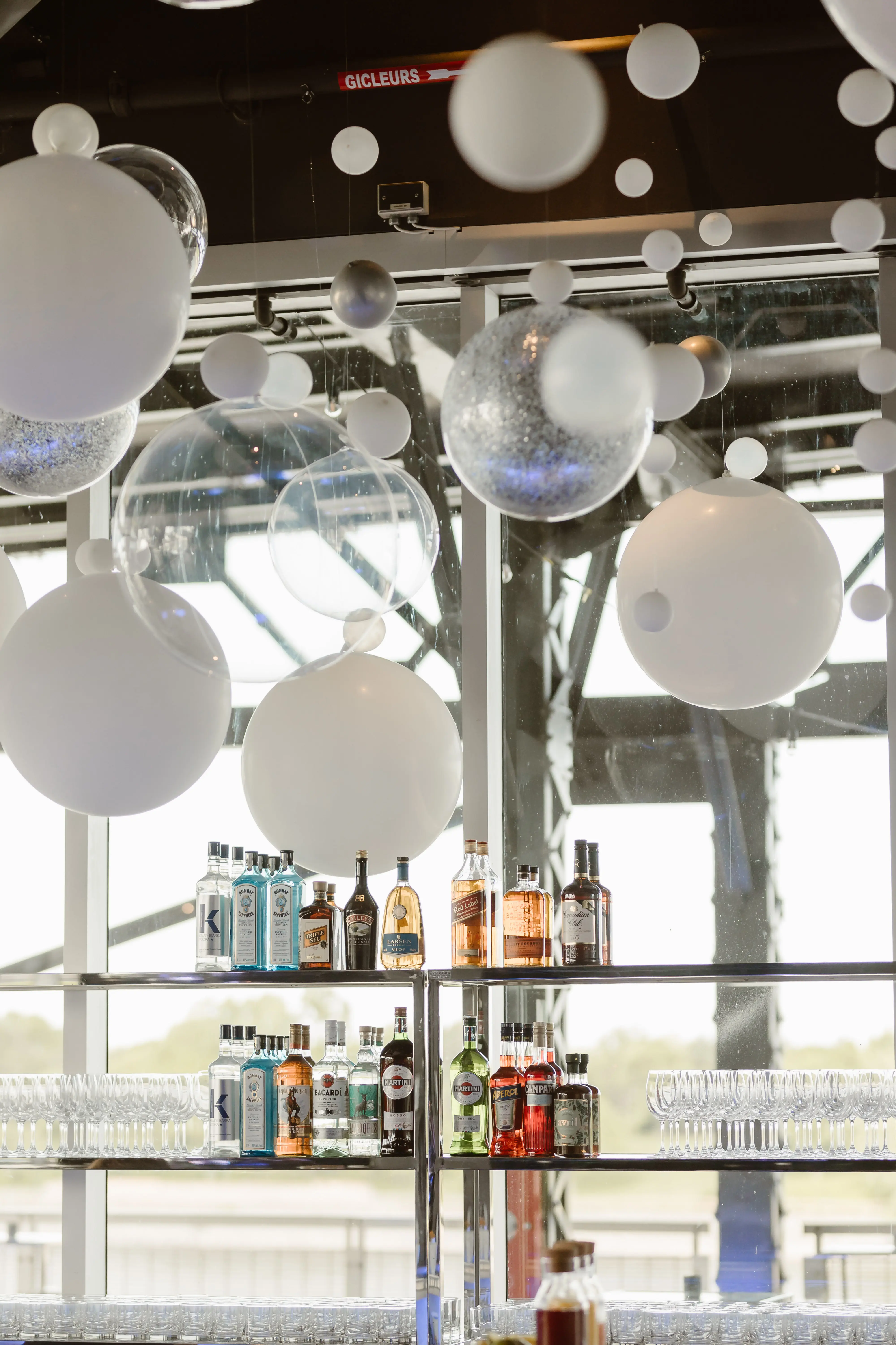 Monaco bar back - Assembly Black used in the inspiration Oiq 240529 Arianne Nantel Gagnon Photographe5 EN