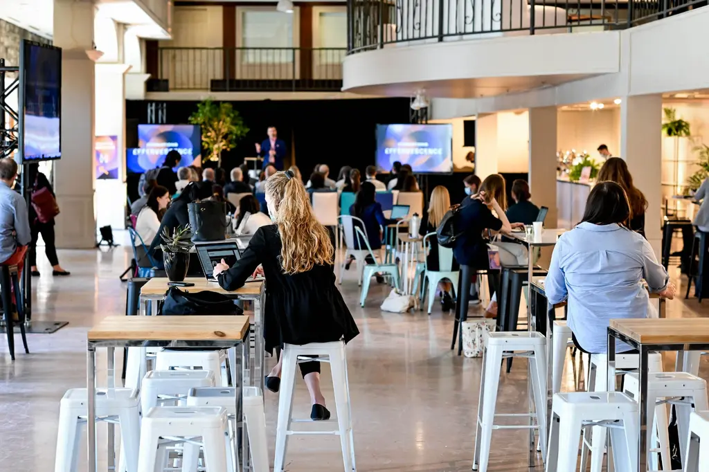 Marché Bonsecours_Effervescence_Tonic_Bois_Loft_Blanc_Noir