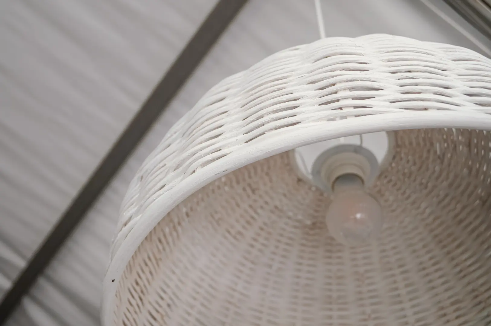Faro luminaire - 19.5'' D x 10.75 H - Blanc utilisé dans le cadre de la réalisation Luminaire Faro