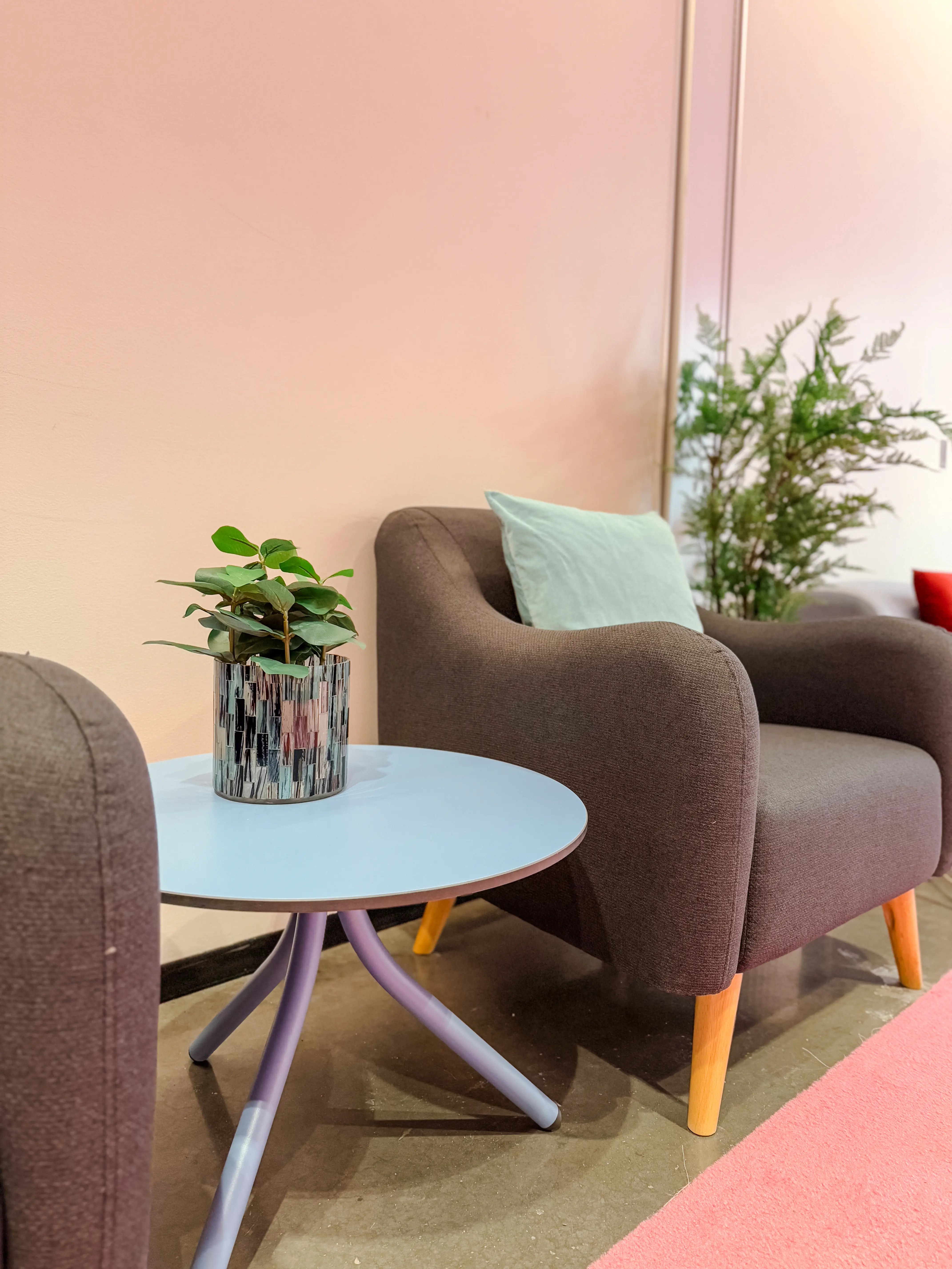 Betty armchair - Charcoal used in the inspiration Grand Quai   Expérience 2025 Betty Bloom EN