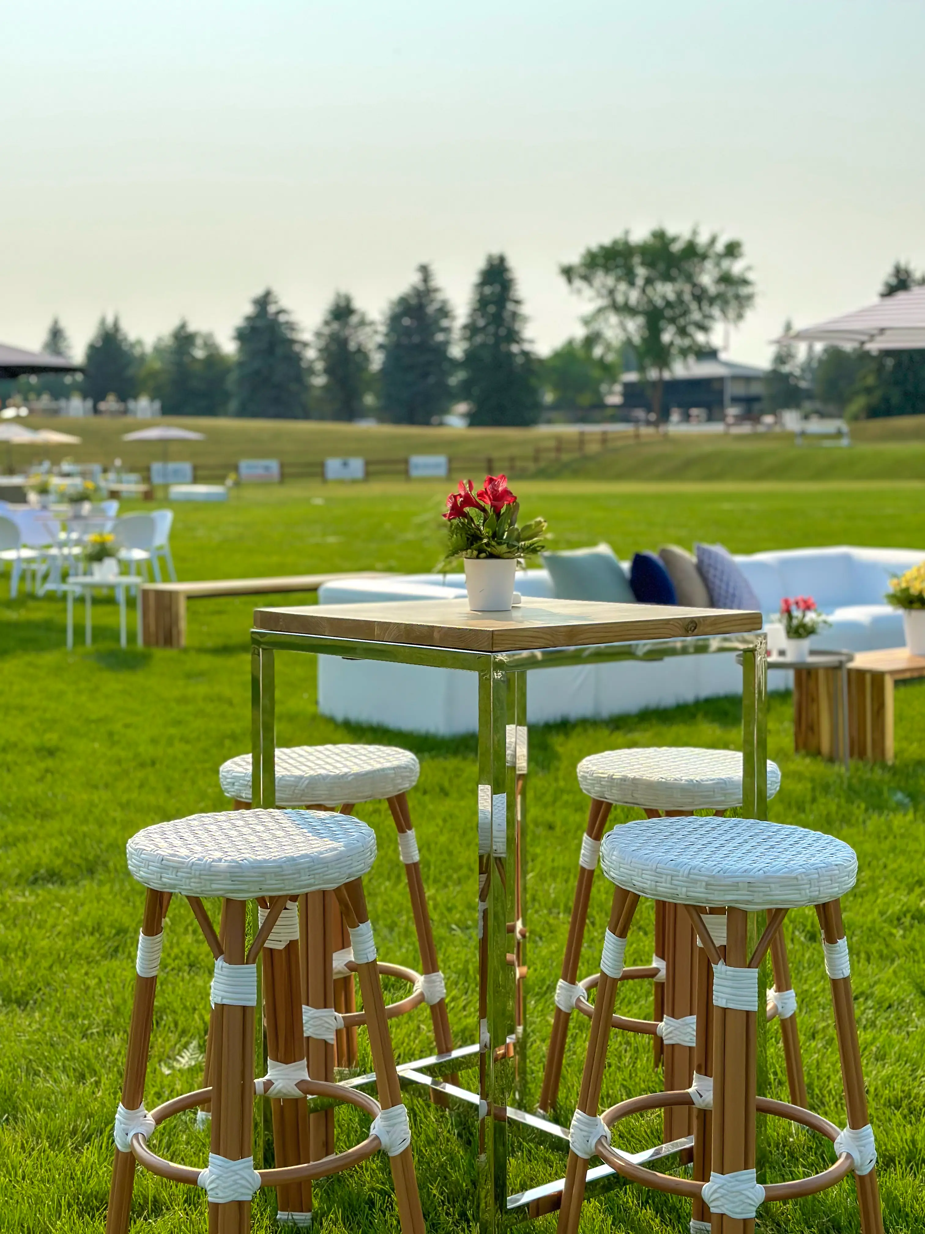 Azur Stool - White & Beige used in the inspiration Welsey Clover Park Img 2495 EN