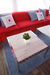 Fidji - Centre - Rouge utilisé dans le cadre de la réalisation Lounge Fidji Rouge Mezzo Bois Blanc