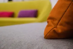 Malibu - Coussin - Orange brûlé utilisé dans le cadre de la réalisation Pub Coussin Malibu Orange
