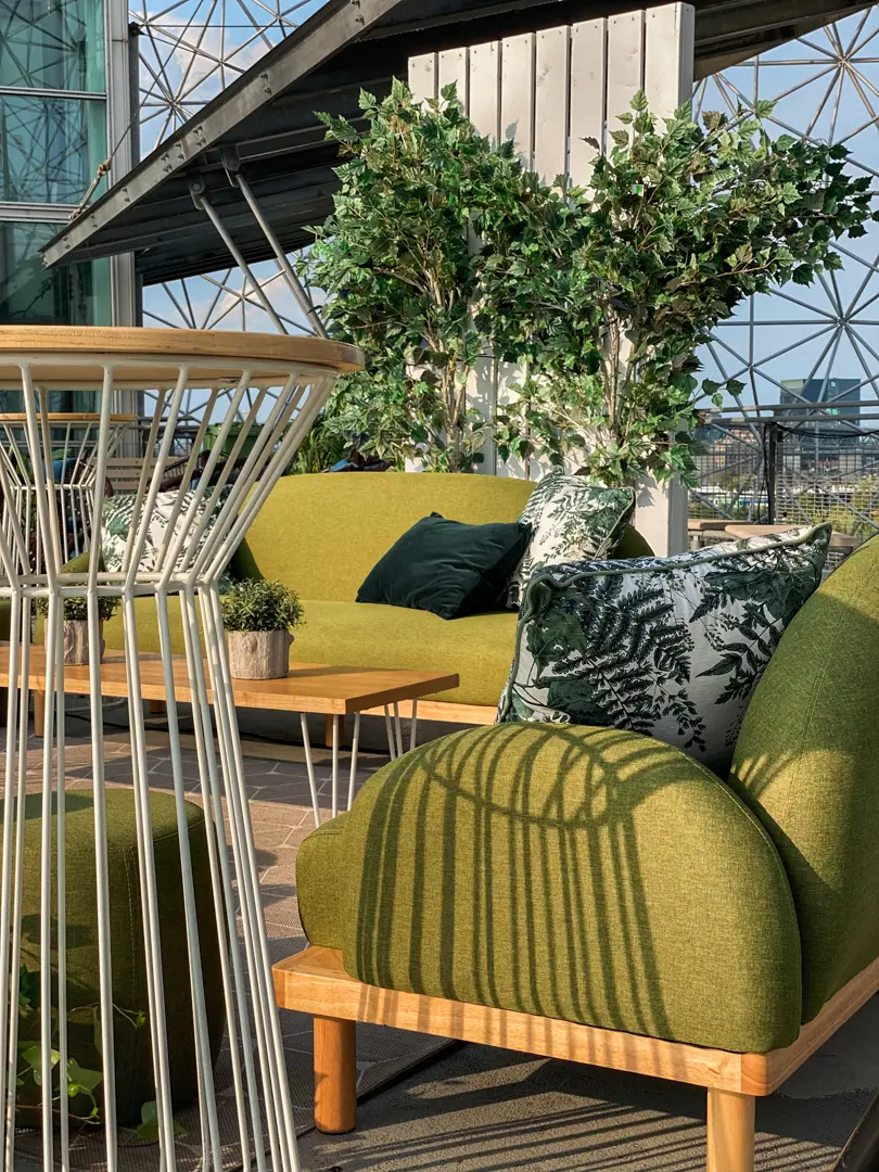 Charlotte sofa - Olive Green used in the inspiration Charlotte Vert Soho Mur Bois Blanc