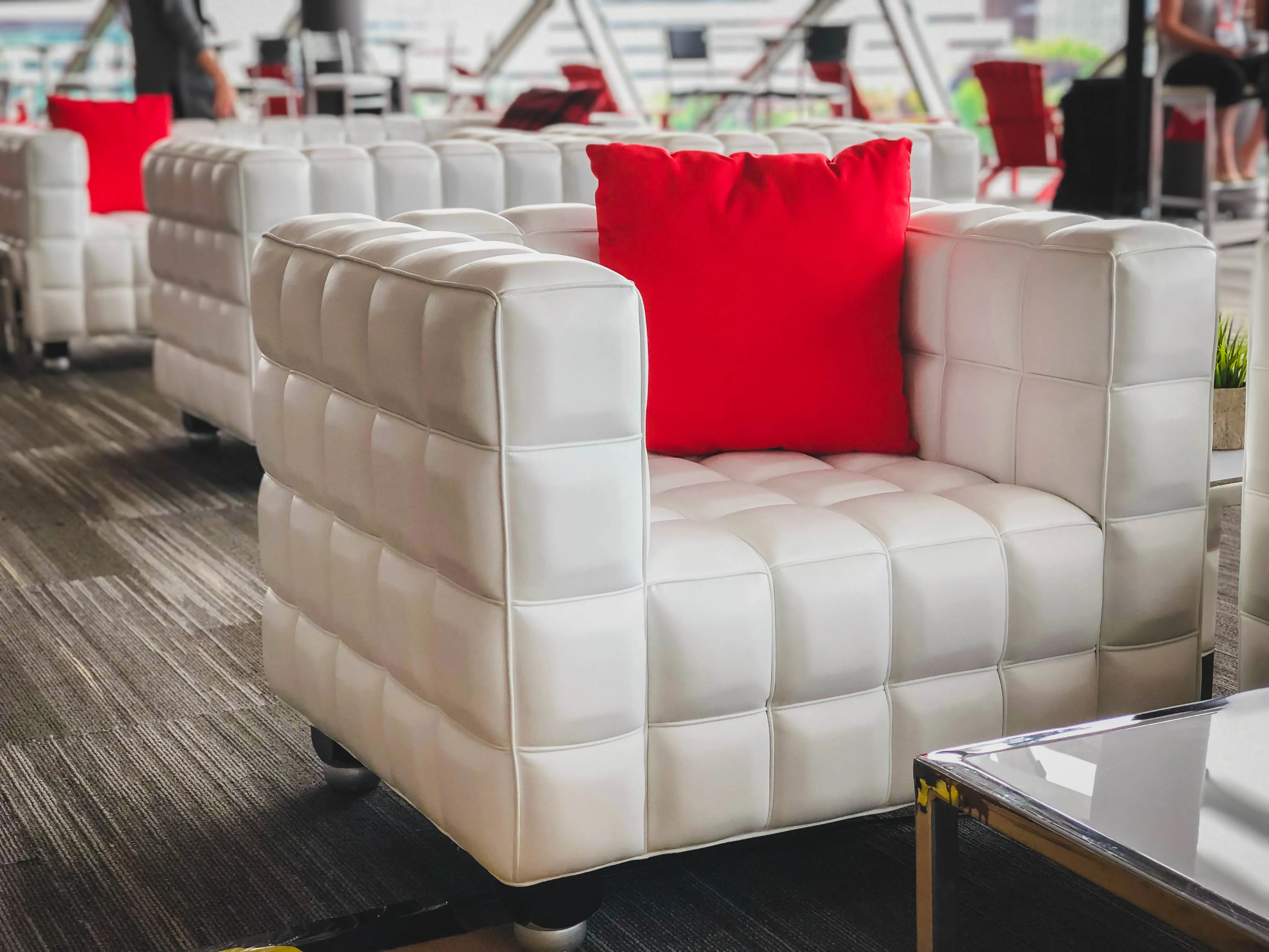 Fidji coussin - Rouge utilisé dans le cadre de la réalisation Fauteuil Madmen 2