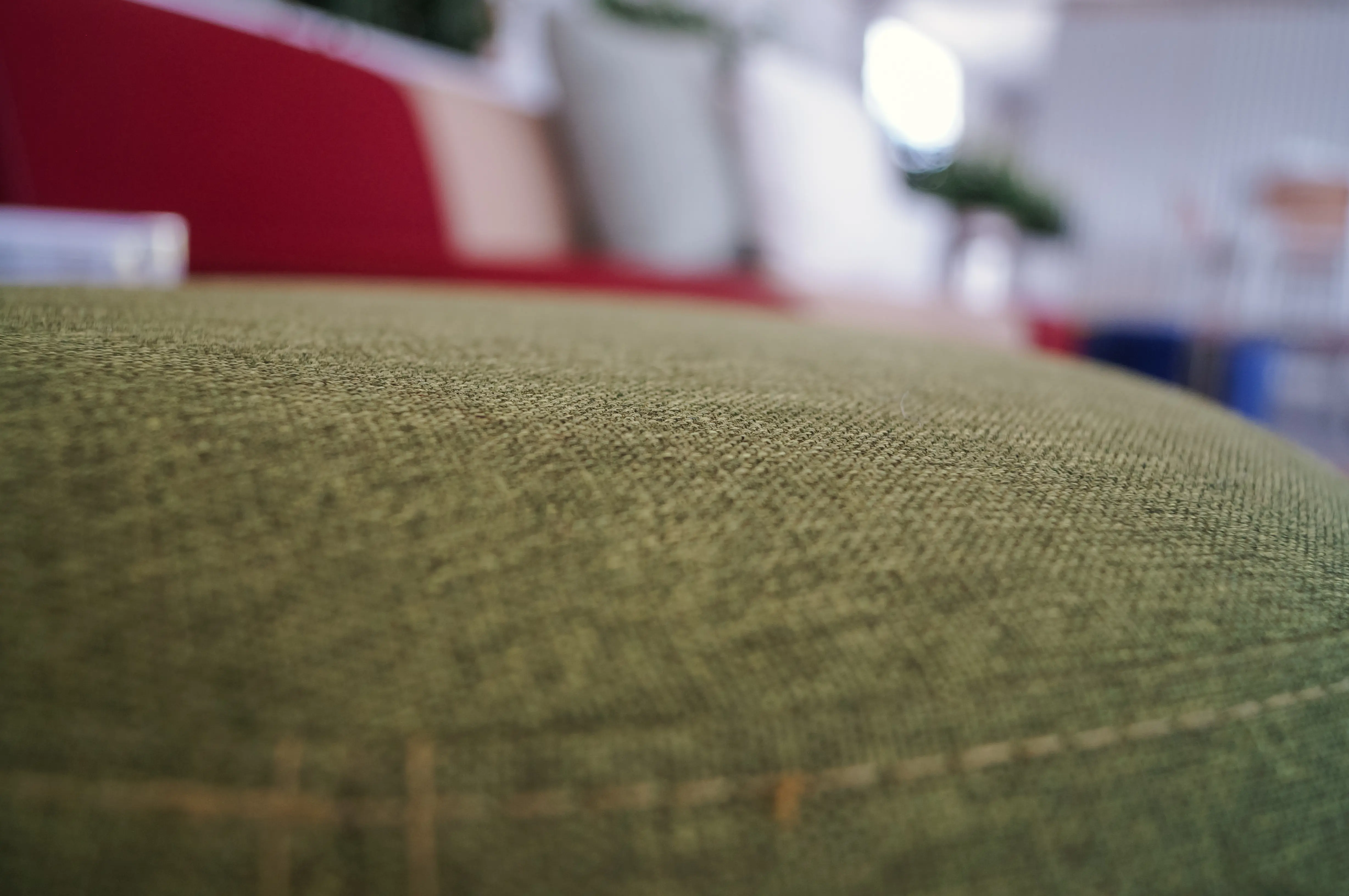 Paloma pouf - Petit - Vert olive utilisé dans le cadre de la réalisation Paloma Vert Close Up FR