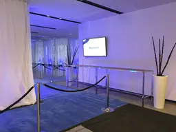 Tapis Euro ($/P.L.) - 2m - Bleu utilisé dans le cadre de la réalisation Tapis Bleu Cordon Foule