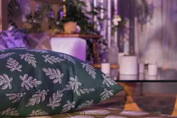 Coussin motif sapin - 20" L x 20" H - Vert foncé utilisé dans le cadre de la réalisation Coussin Motif Sapin