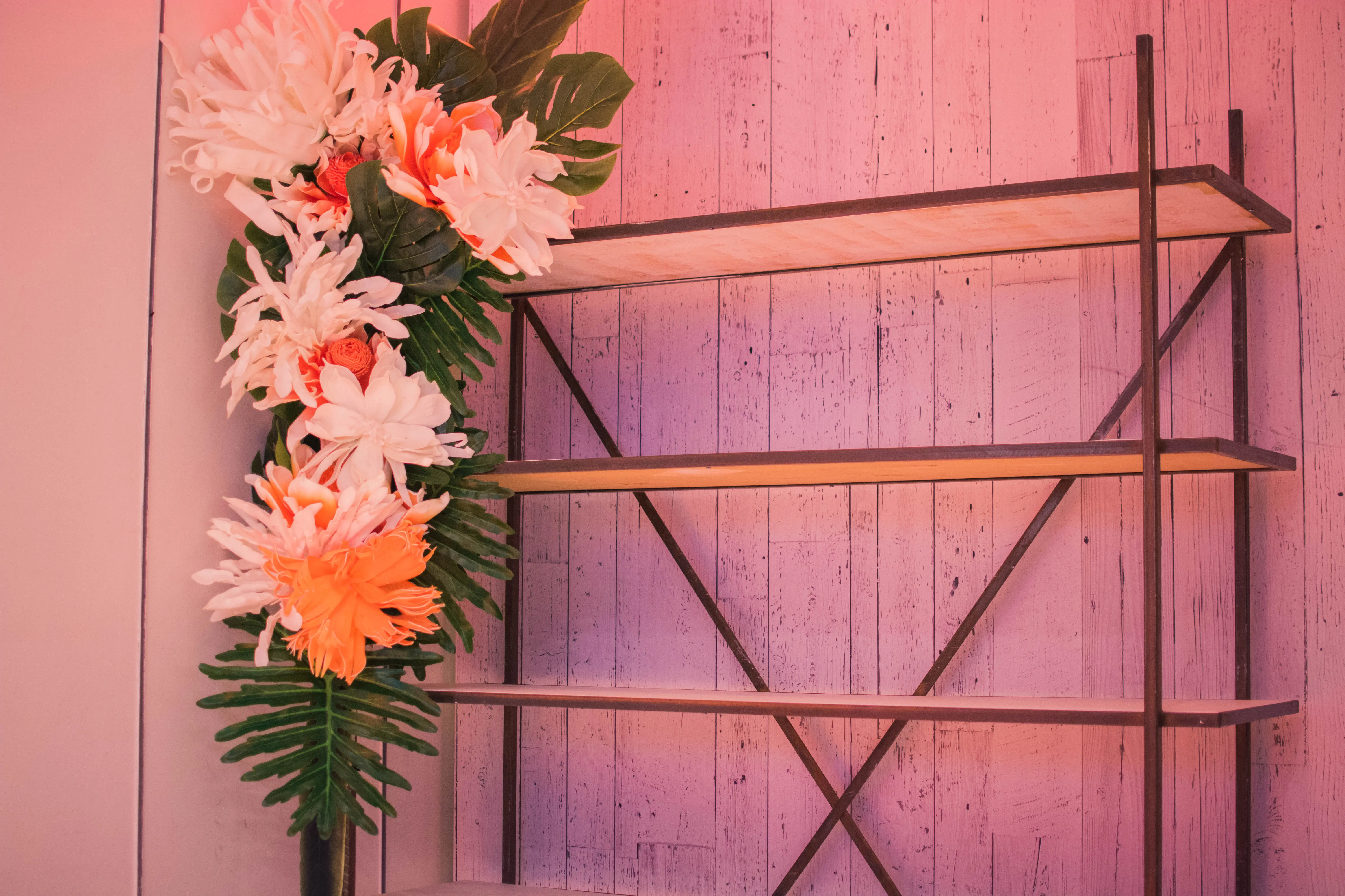 Bronx bar back - Rusty metal - White wood used in the inspiration Etagere Hampton Vintage Fleurs